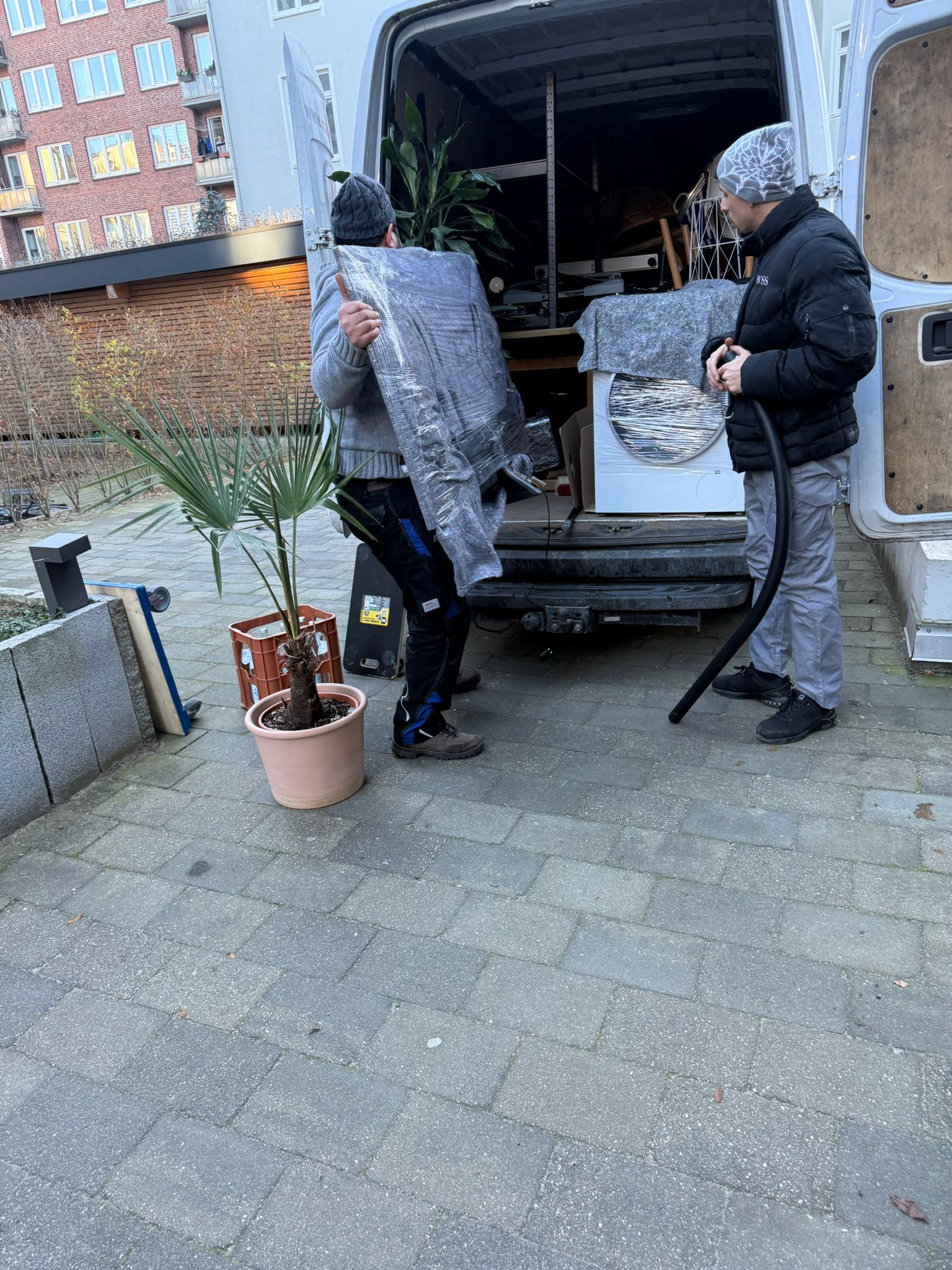 Teamarbeit beim Entladen